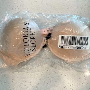 NWT Victoria Secret Bombshell bra 34B in Praline